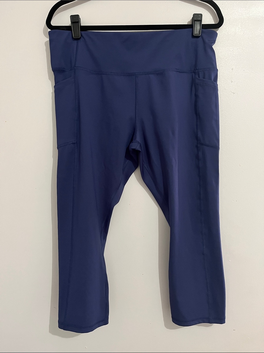 Avia Navy Blue Cropped Leggings with Side Pockets Women’s size XL
